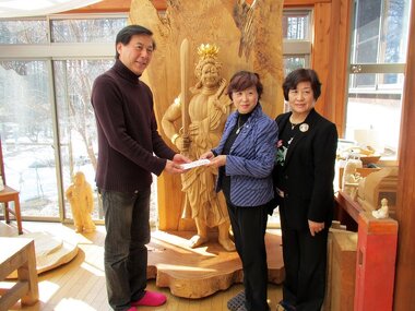 被災地地蔵願王菩薩堂建設のための寄付金贈呈